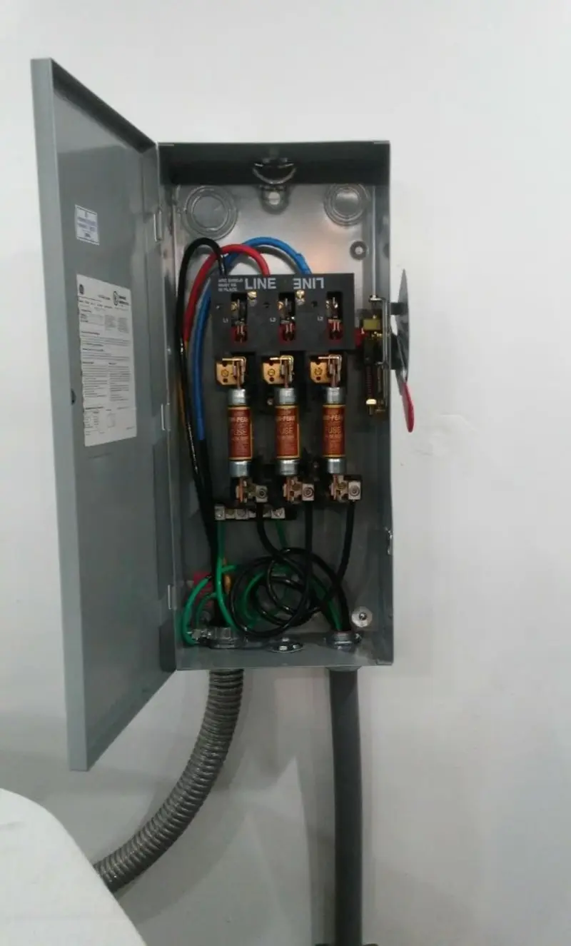 Three-phase disconnect switch installed for Smoke Detector Installation in Grayson